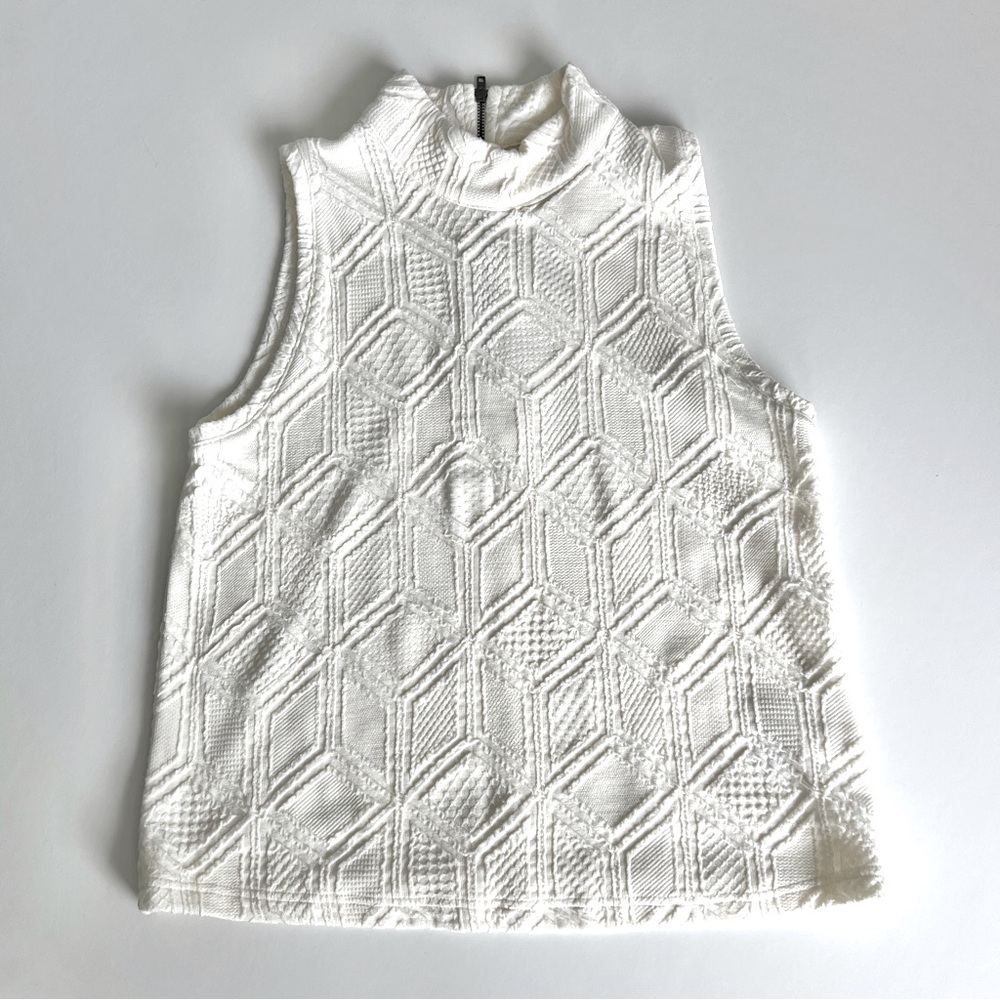 Anthropology sleeveless patterned women’s top in a cream color Halter neck. XS
